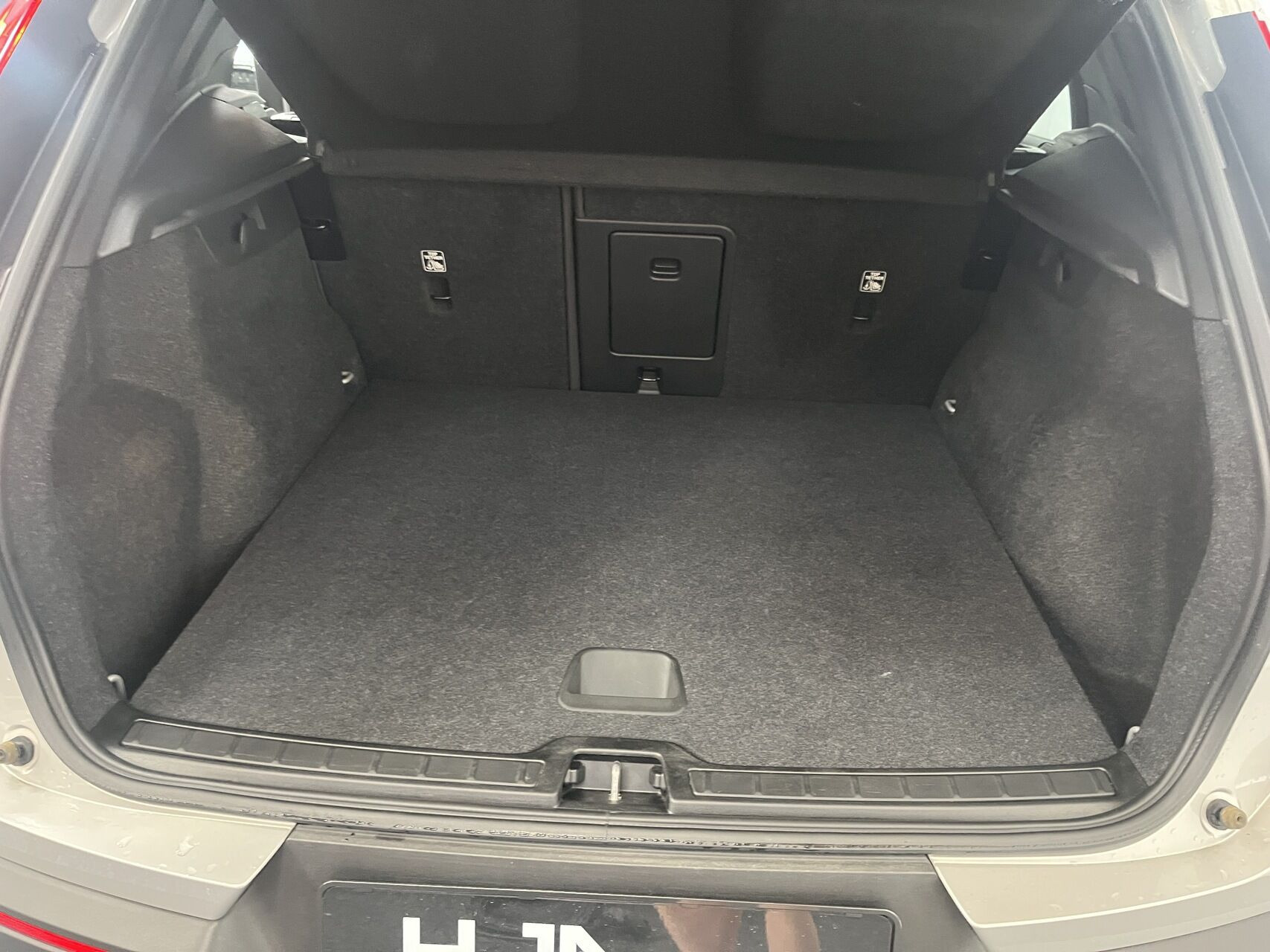 Sølv Volvo XC40 fra 2023