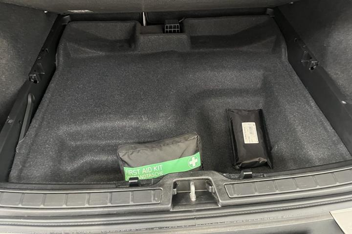 Sølv Volvo XC40 fra 2023