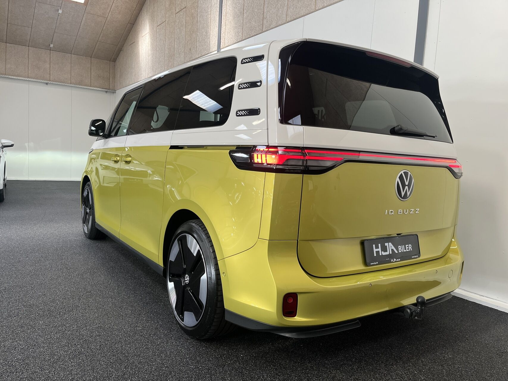 Gul VW ID.Buzz fra 2023