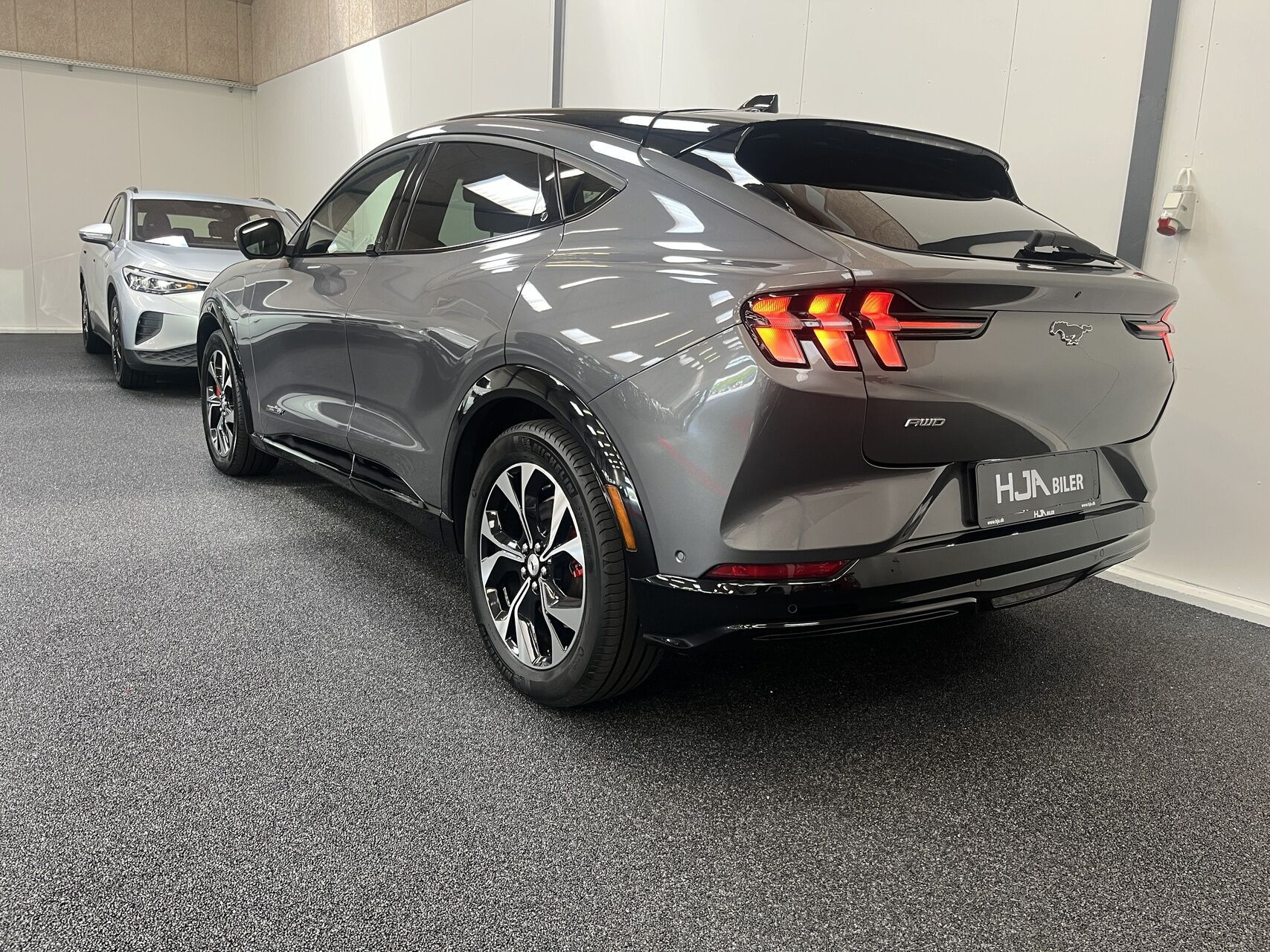 Grå Ford Mustang Mach-E fra 2021