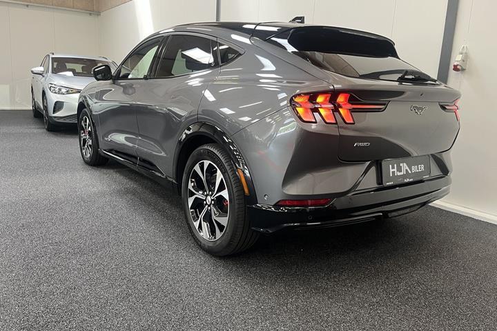 Grå Ford Mustang Mach-E fra 2021