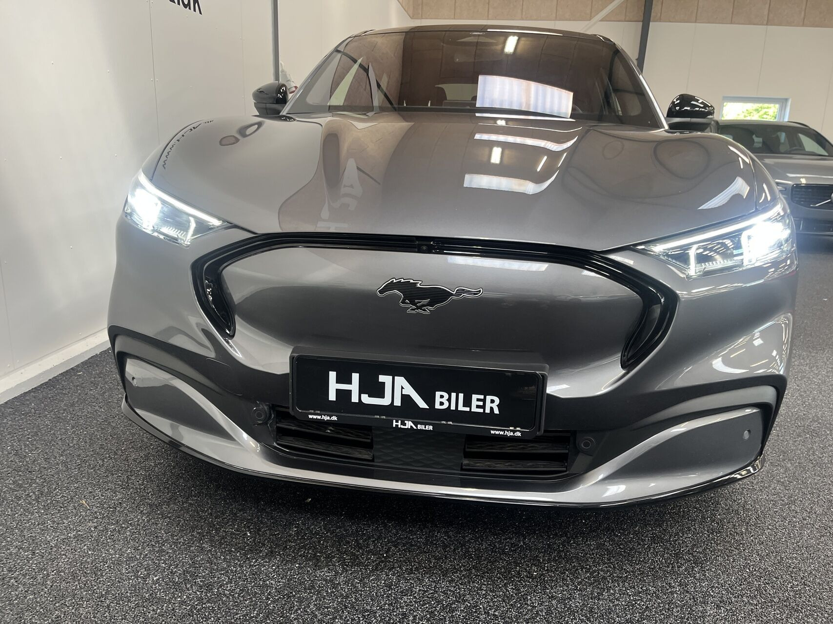 Grå Ford Mustang Mach-E fra 2021
