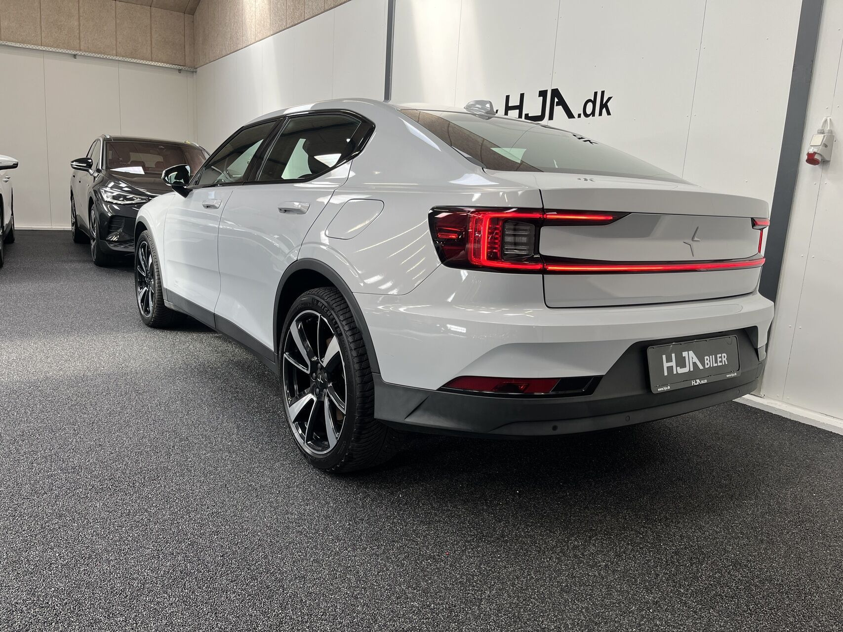 Grå Polestar 2 fra 2023