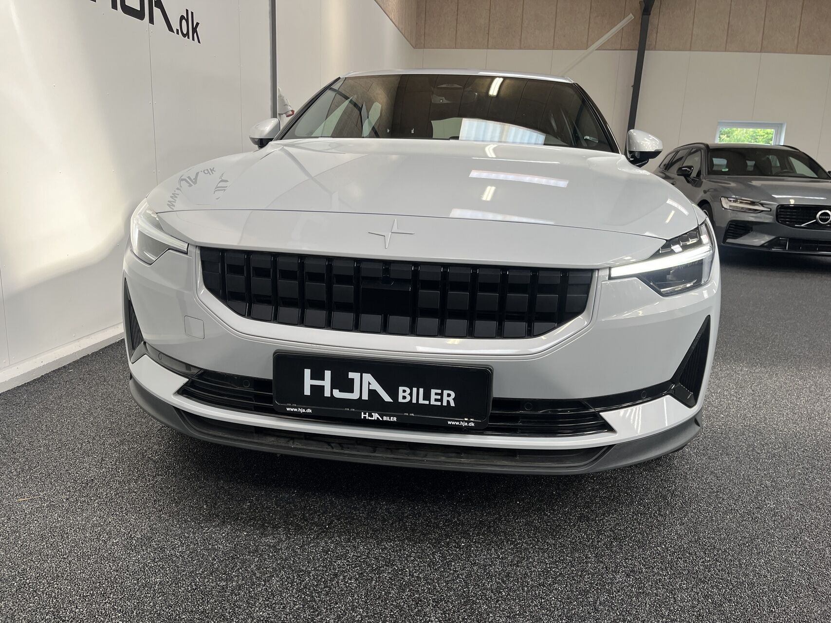 Grå Polestar 2 fra 2023