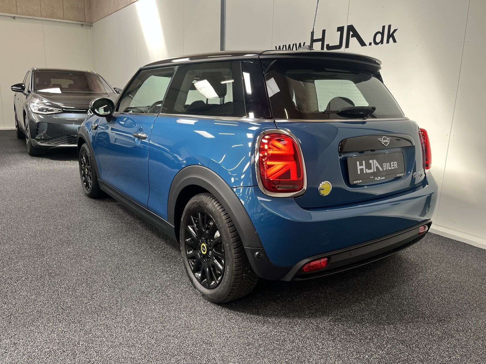 Blå Mini Cooper fra 2022