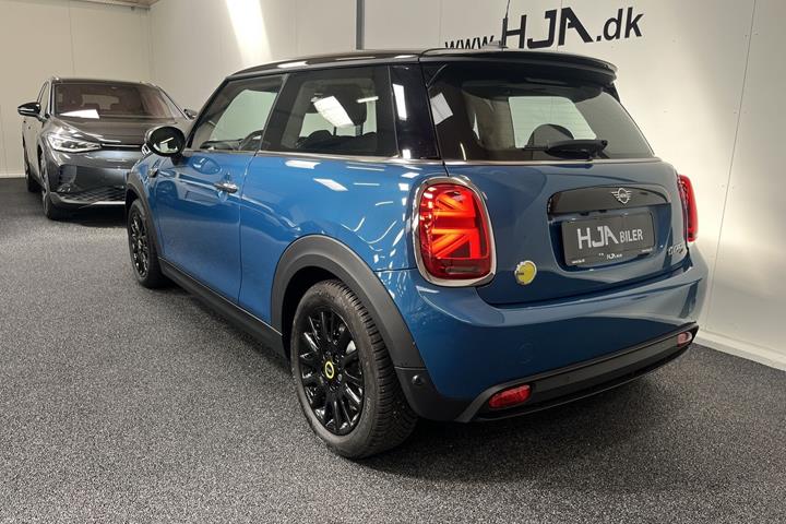 Blå Mini Cooper fra 2022