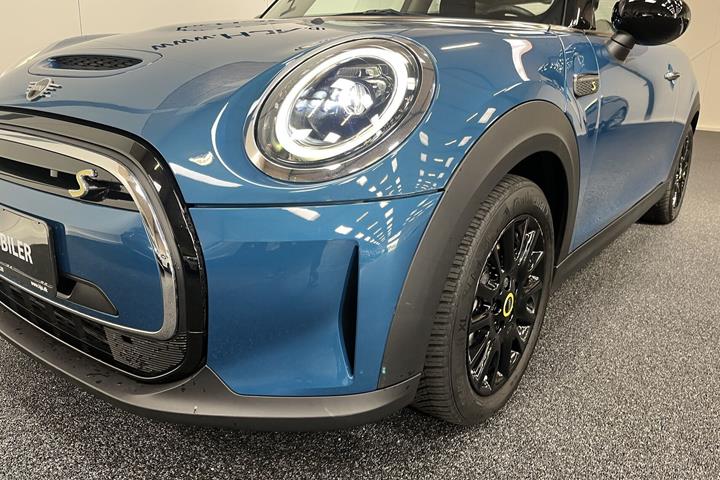Blå Mini Cooper fra 2022
