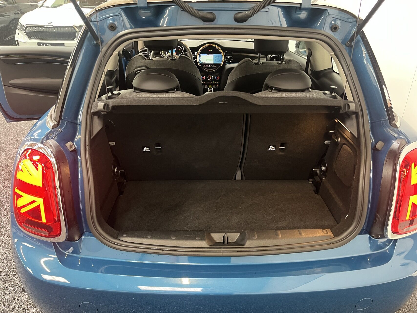 Blå Mini Cooper fra 2022