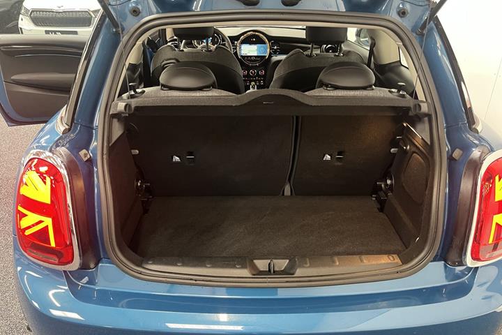 Blå Mini Cooper fra 2022