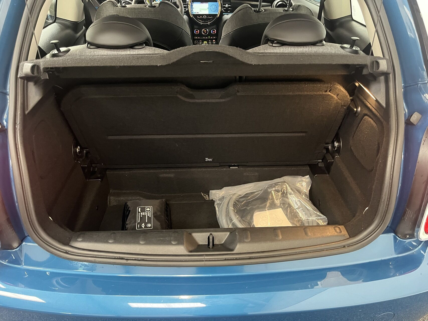 Blå Mini Cooper fra 2022