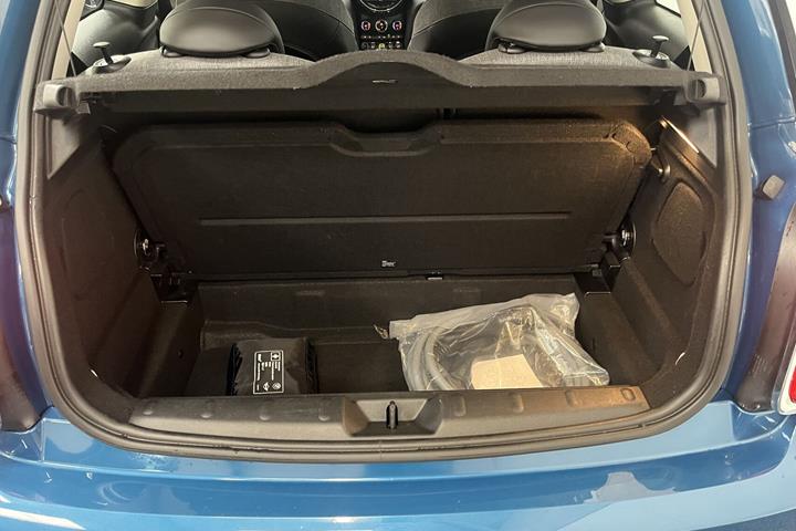Blå Mini Cooper fra 2022