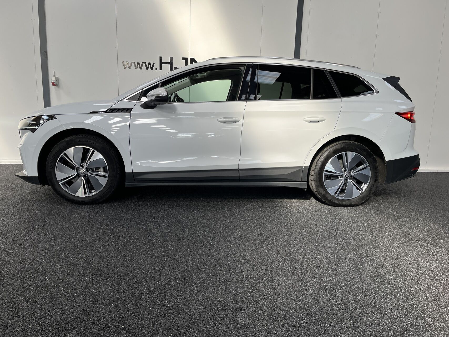 Hvid Skoda Enyaq fra 2022