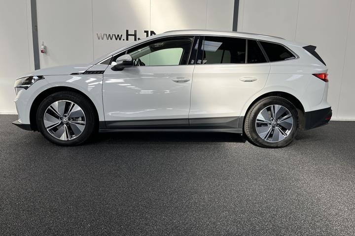 Hvid Skoda Enyaq fra 2022