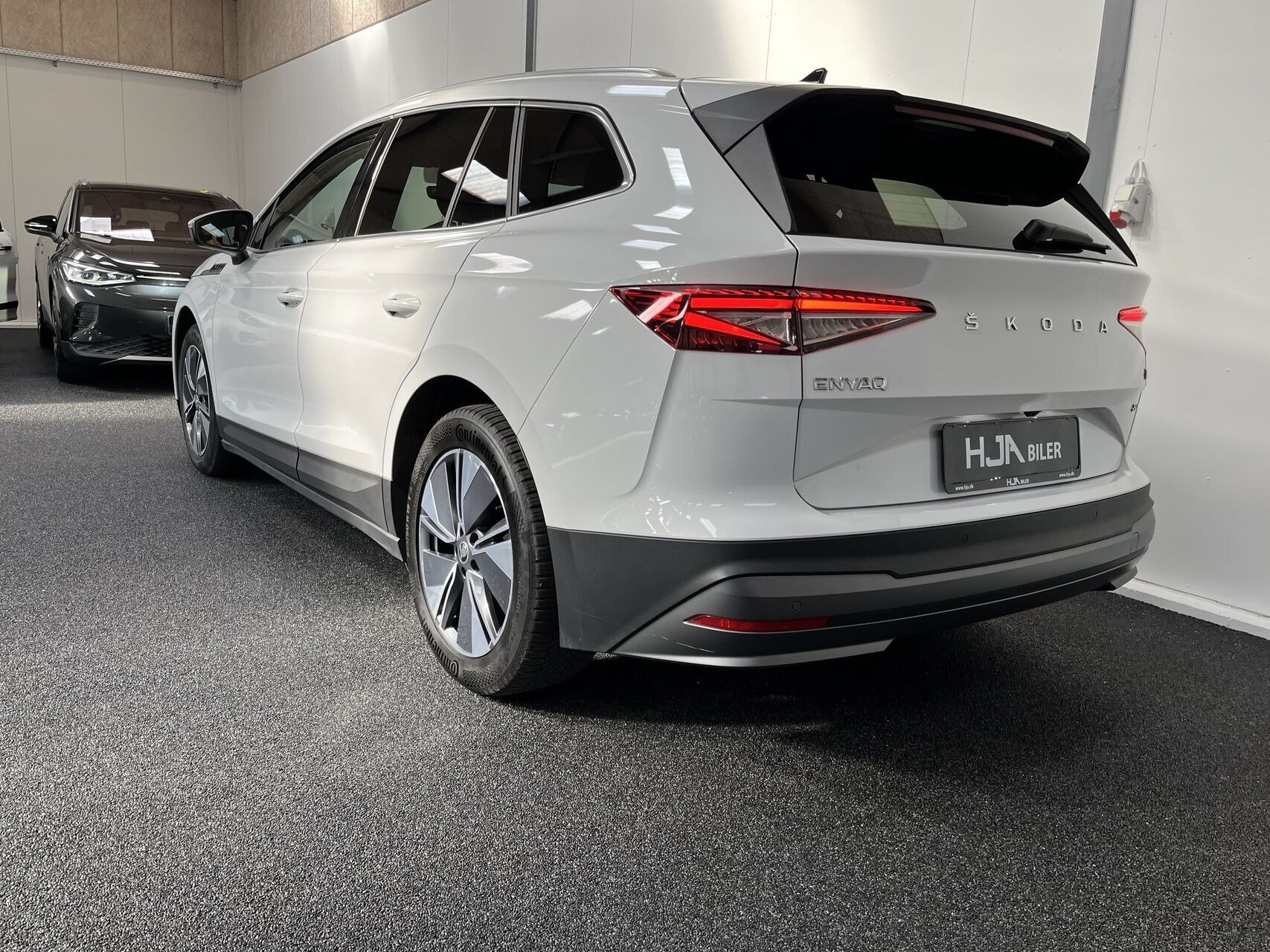 Hvid Skoda Enyaq fra 2022
