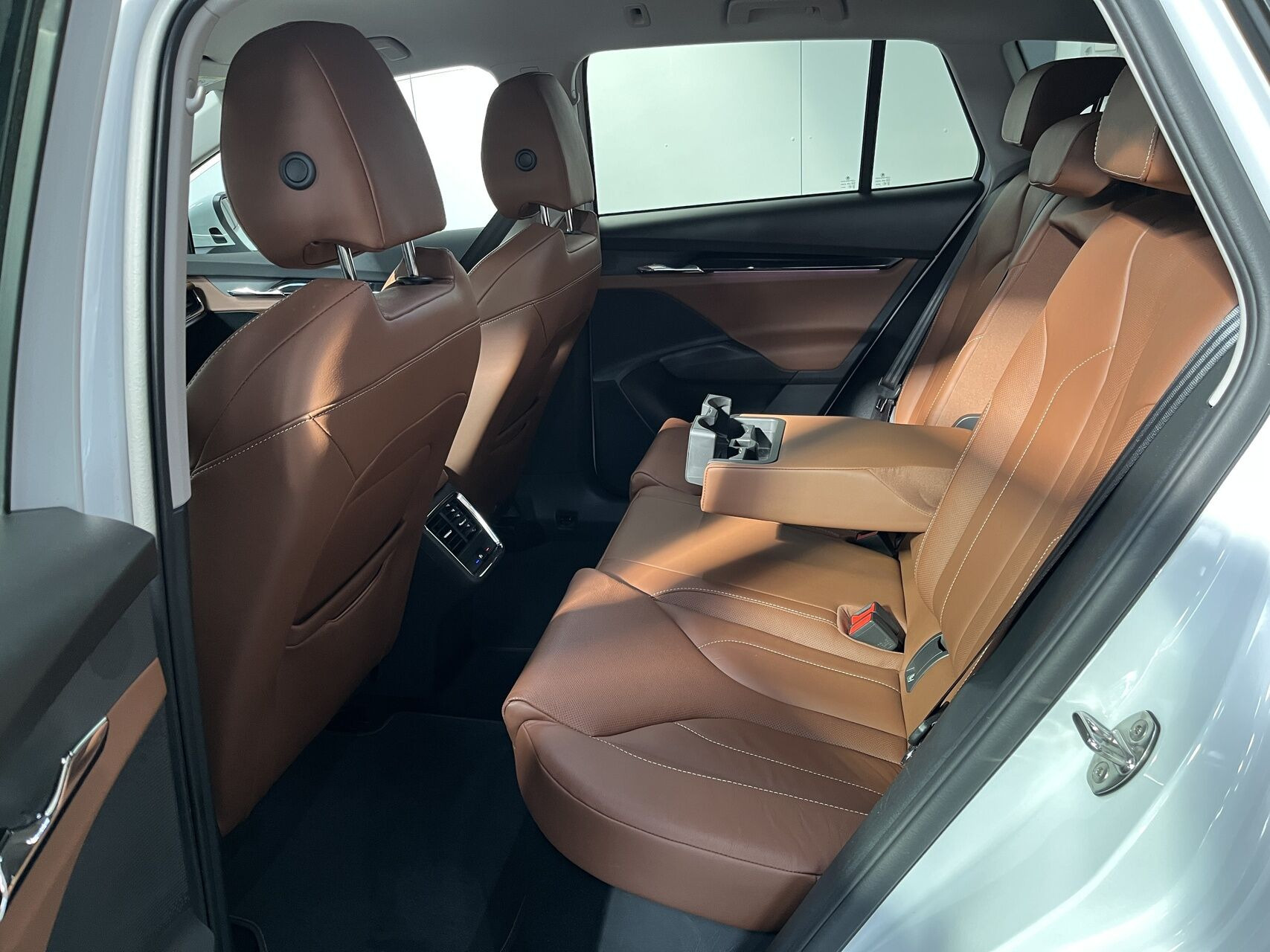 Hvid Skoda Enyaq fra 2022