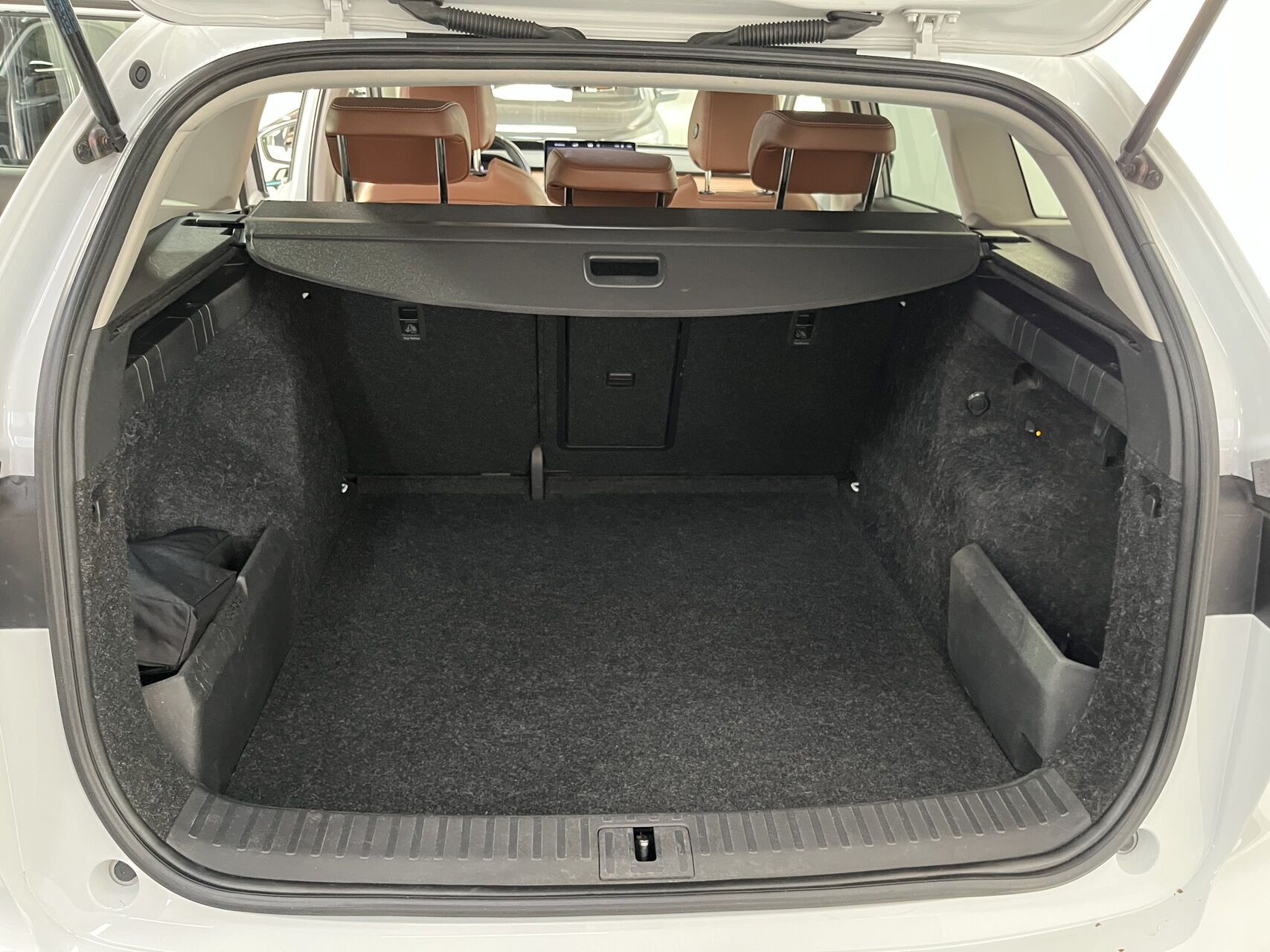 Hvid Skoda Enyaq fra 2022