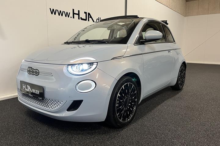 Blå Fiat 500e fra 2022