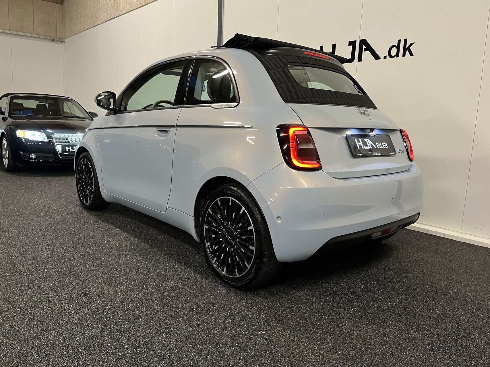 Blå Fiat 500e fra 2022