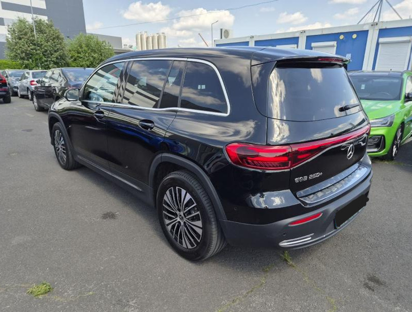 Sort Mercedes EQB250+ fra 2024