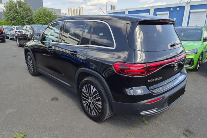 Sort Mercedes EQB250+ fra 2024