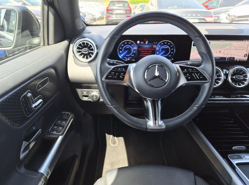Sort Mercedes EQB250+ fra 2024