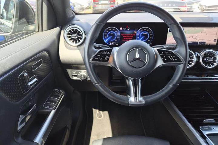 Sort Mercedes EQB250+ fra 2024