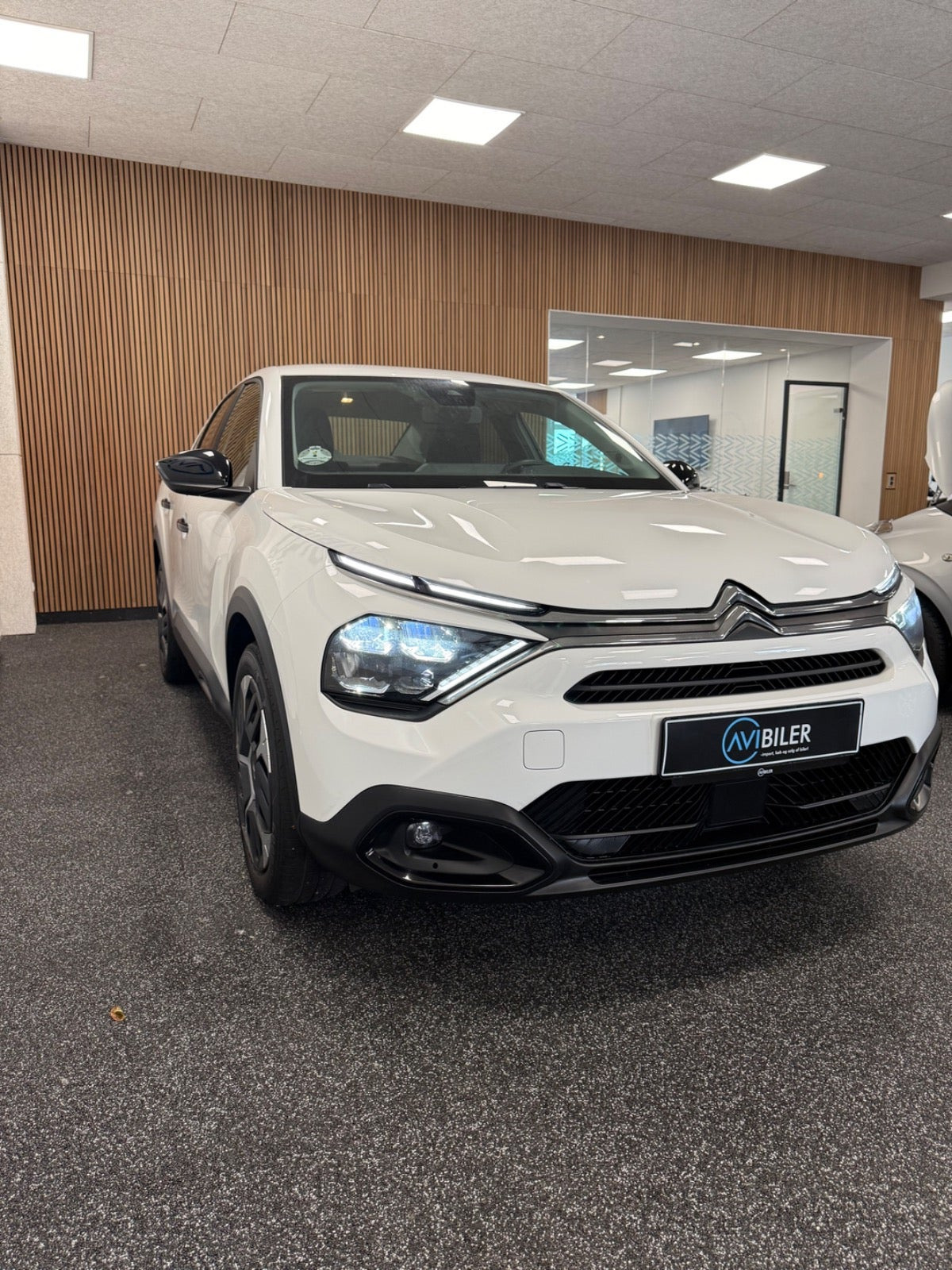 Hvid Citroën C4 X fra 2023