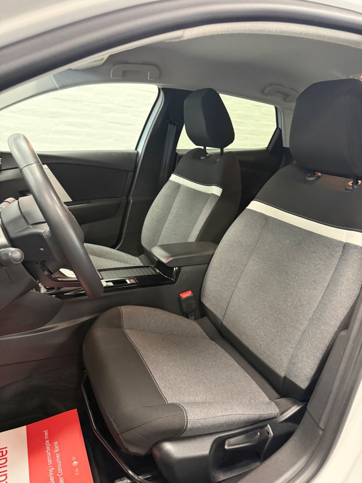 Hvid Citroën C4 X fra 2023