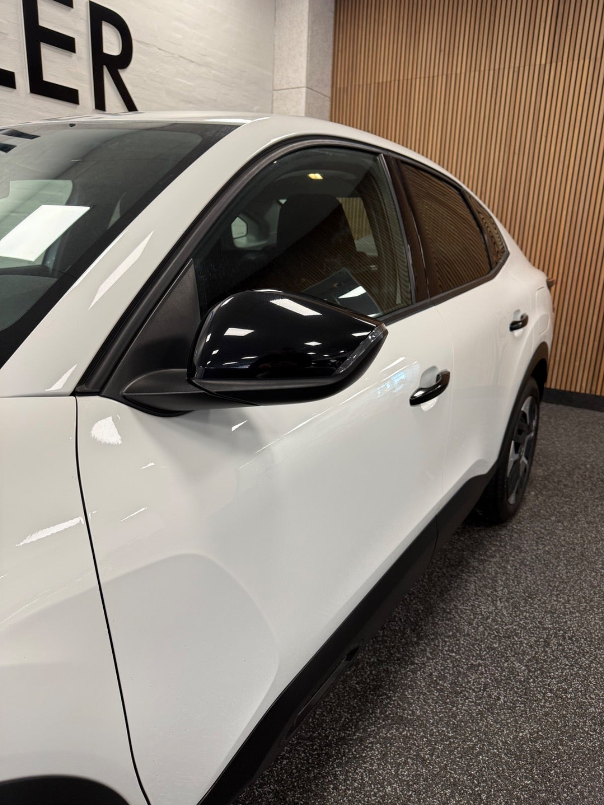 Hvid Citroën C4 X fra 2023