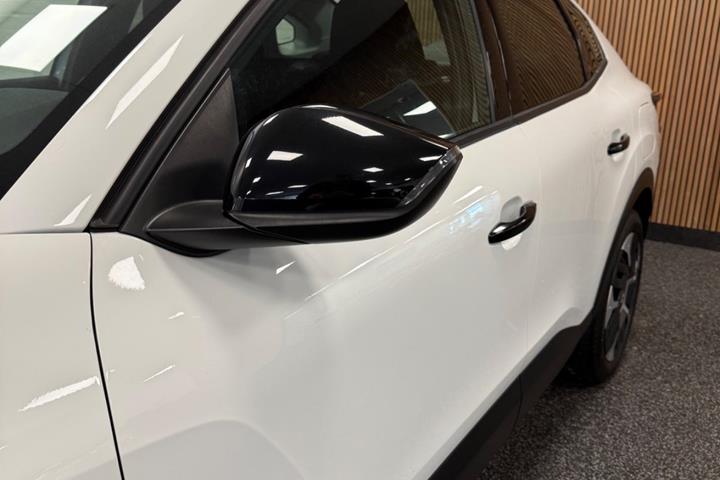 Hvid Citroën C4 X fra 2023