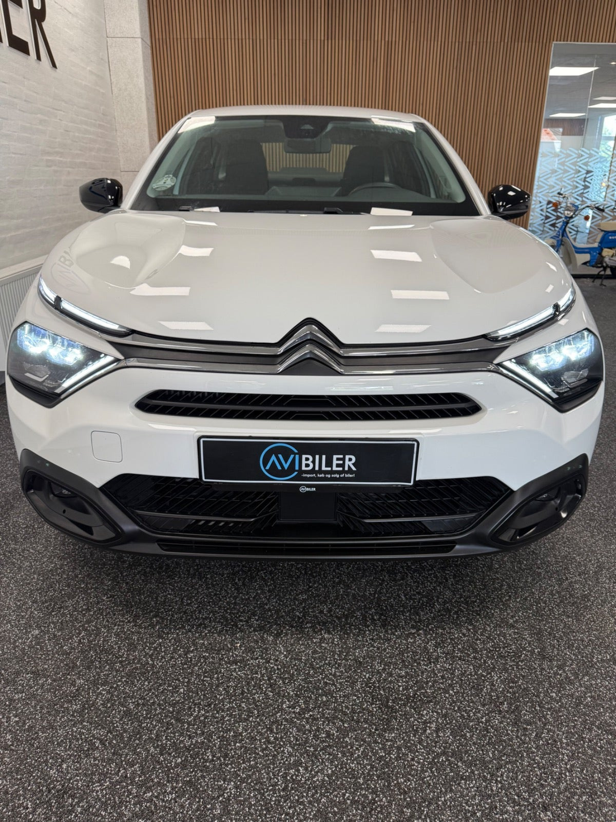 Hvid Citroën C4 X fra 2023