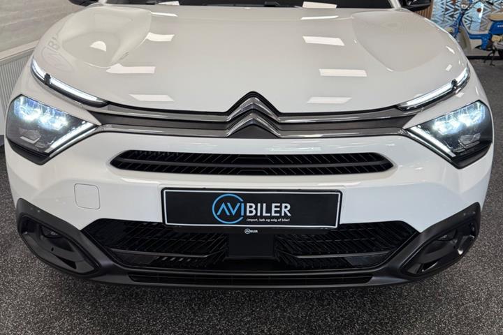 Hvid Citroën C4 X fra 2023