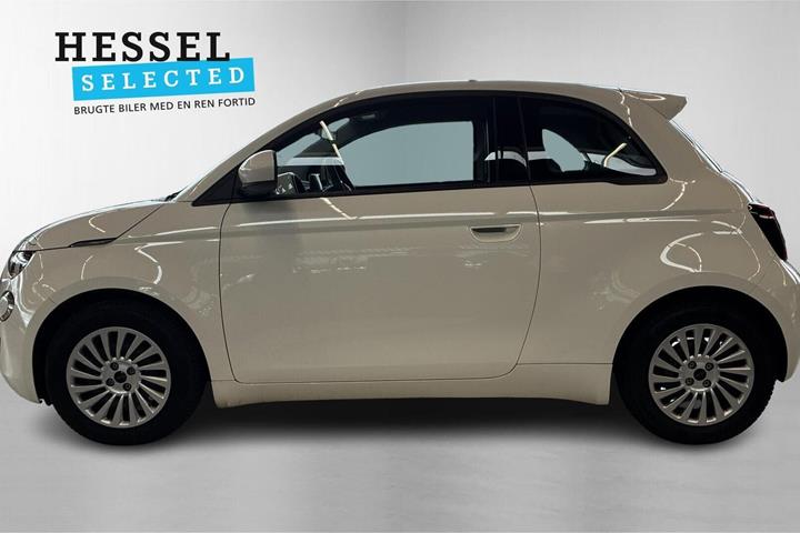 Hvid Fiat 500e fra 2023