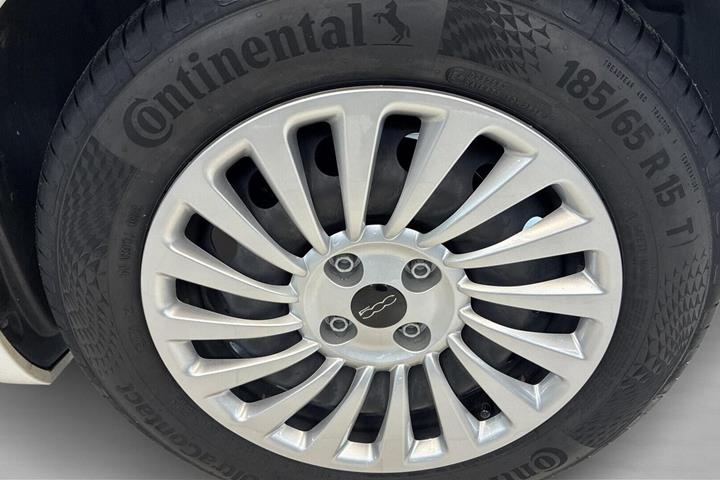 Hvid Fiat 500e fra 2023