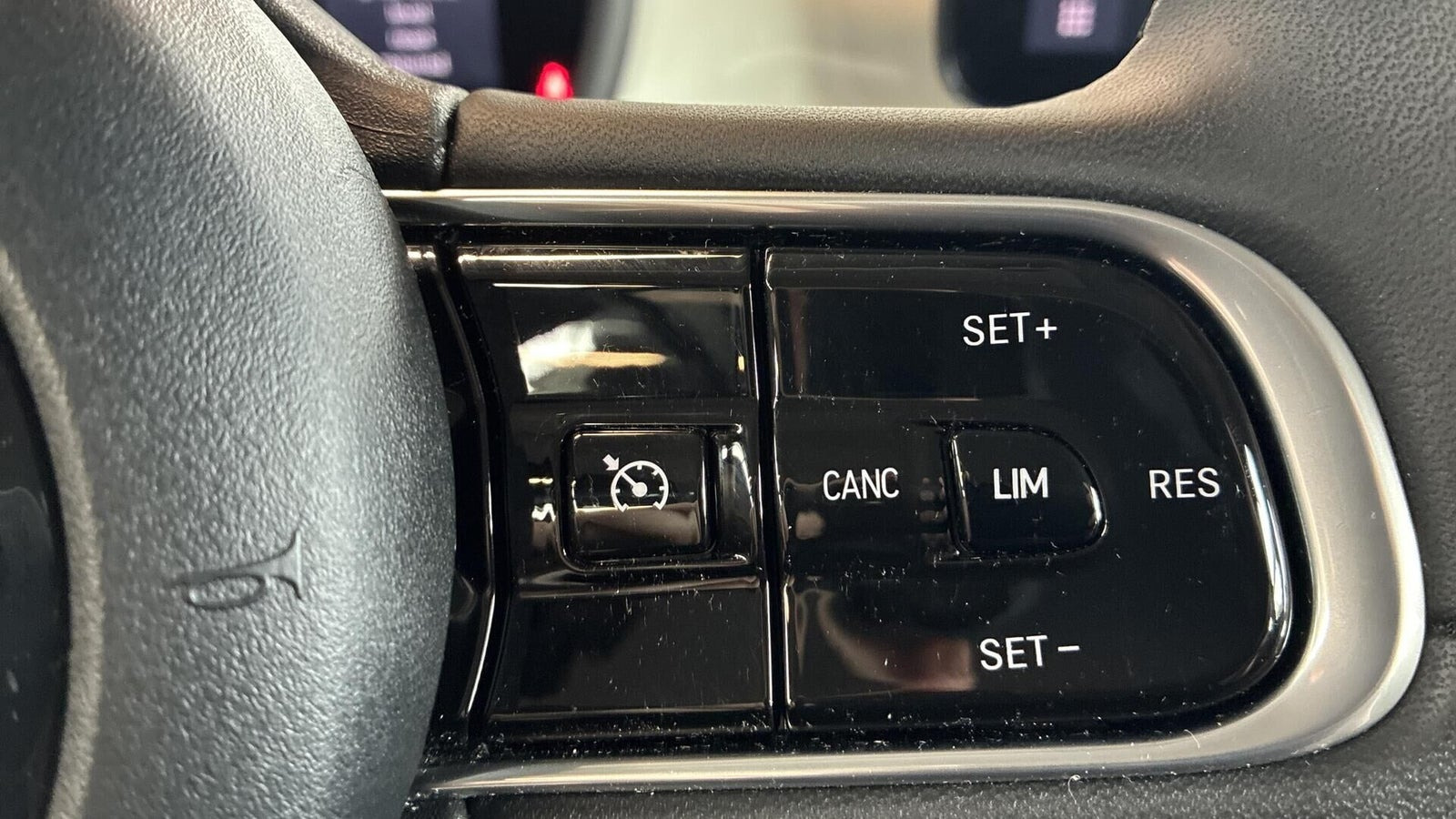 Hvid Fiat 500e fra 2023