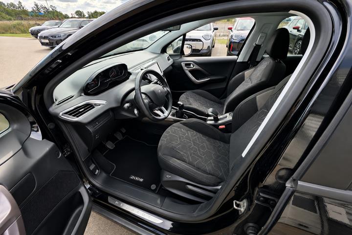 Sort Peugeot 2008 fra 2015