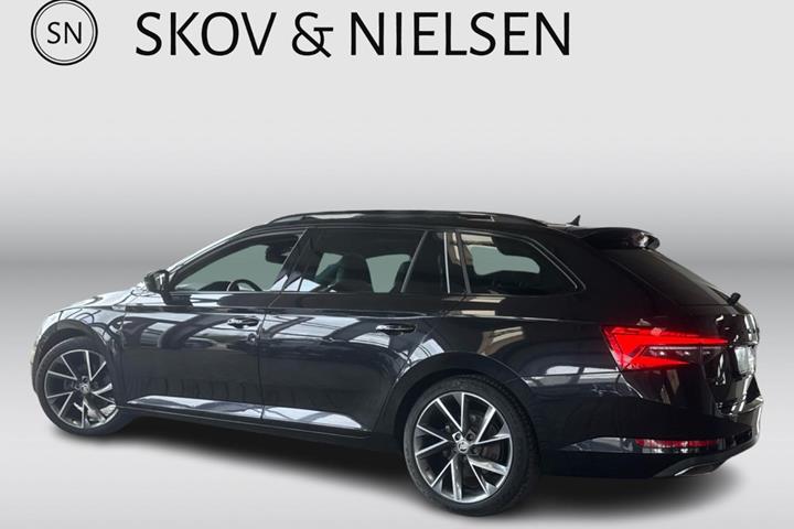Sort Skoda Superb fra 2020