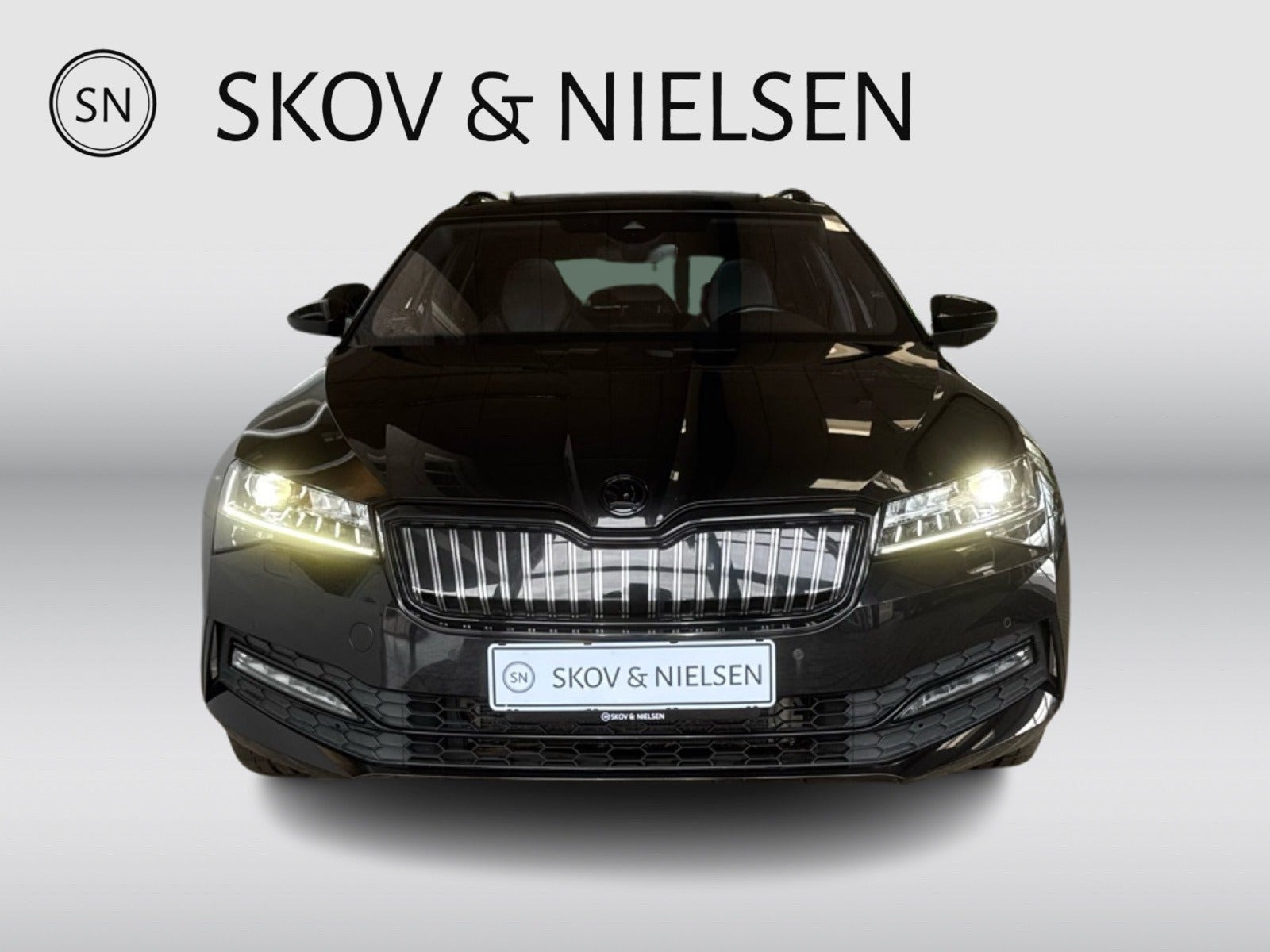 Sort Skoda Superb fra 2020