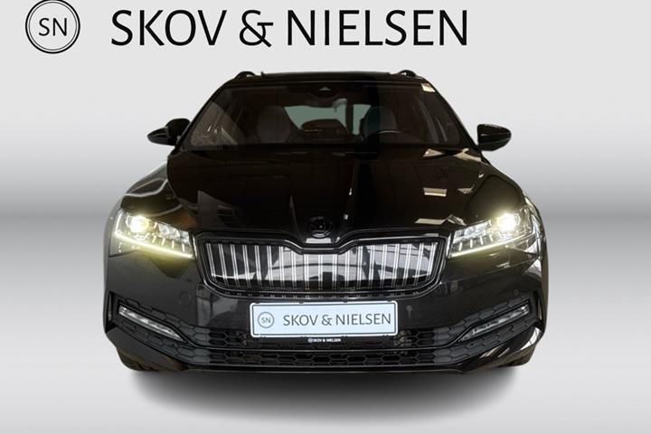 Sort Skoda Superb fra 2020