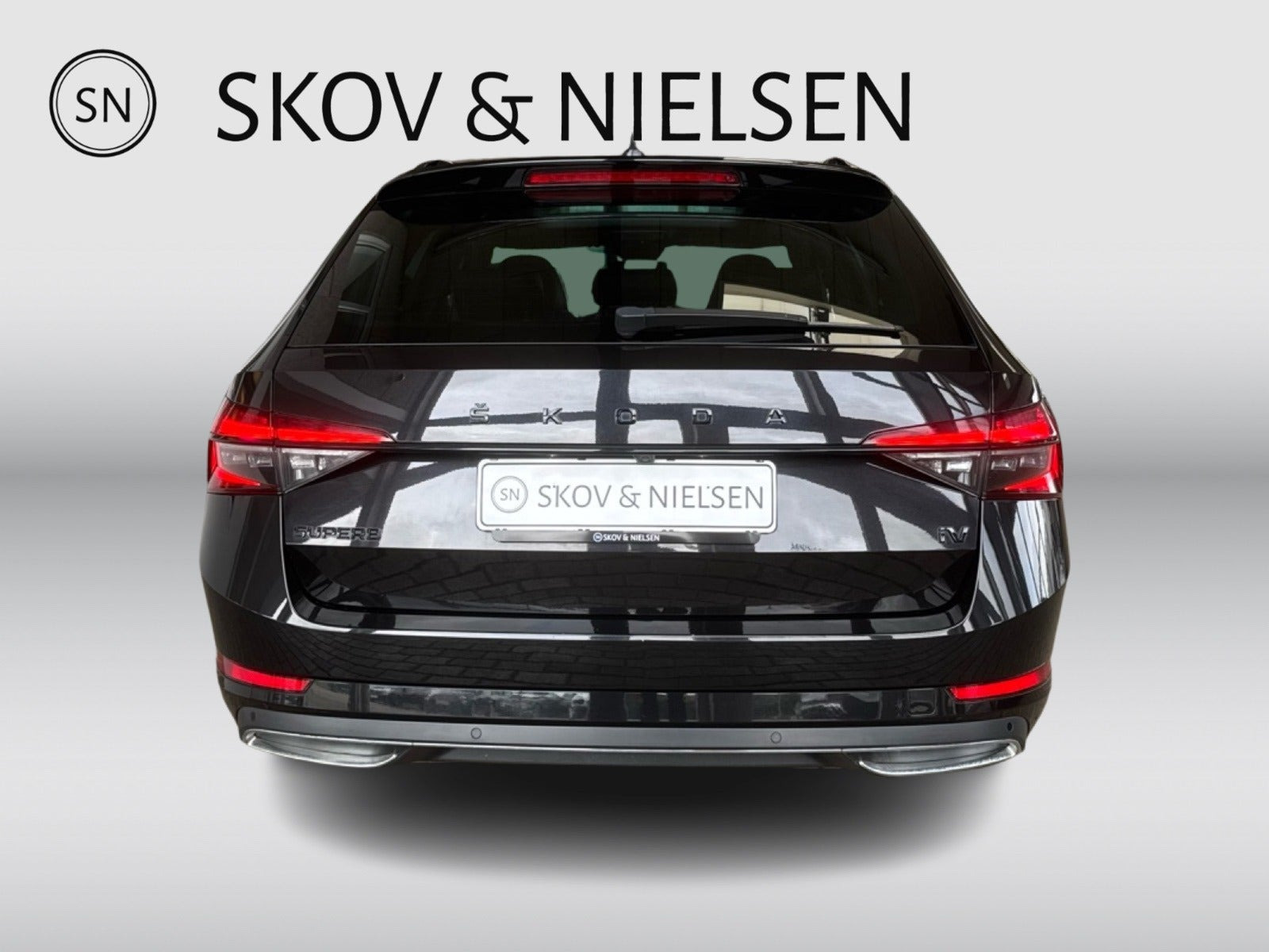 Sort Skoda Superb fra 2020