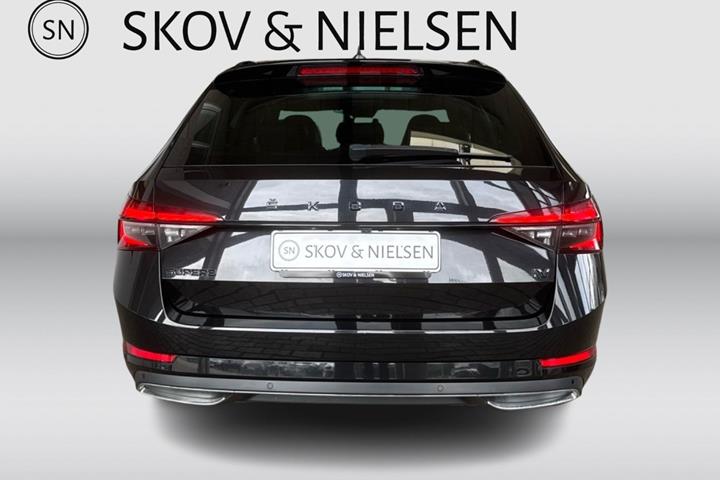 Sort Skoda Superb fra 2020