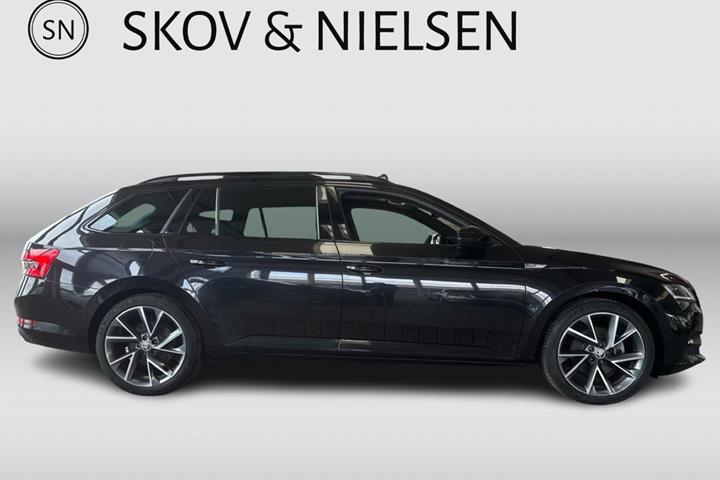 Sort Skoda Superb fra 2020
