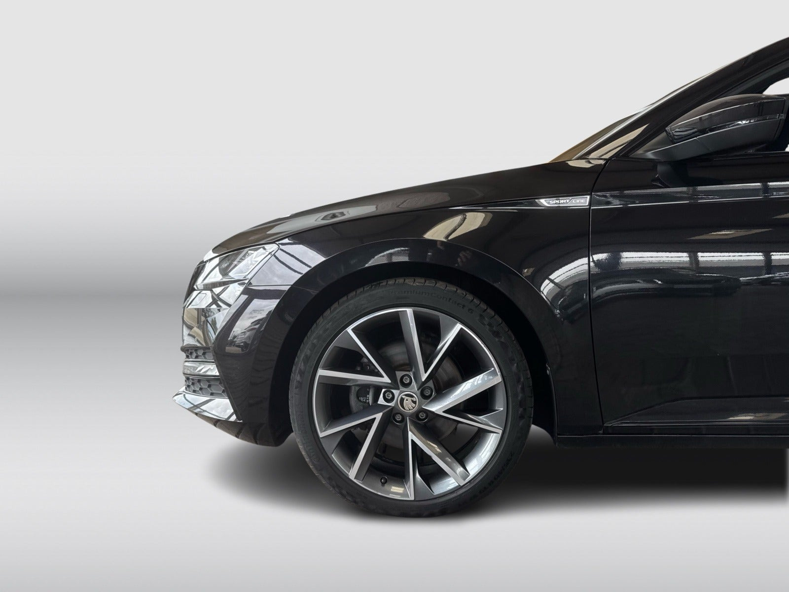 Sort Skoda Superb fra 2020