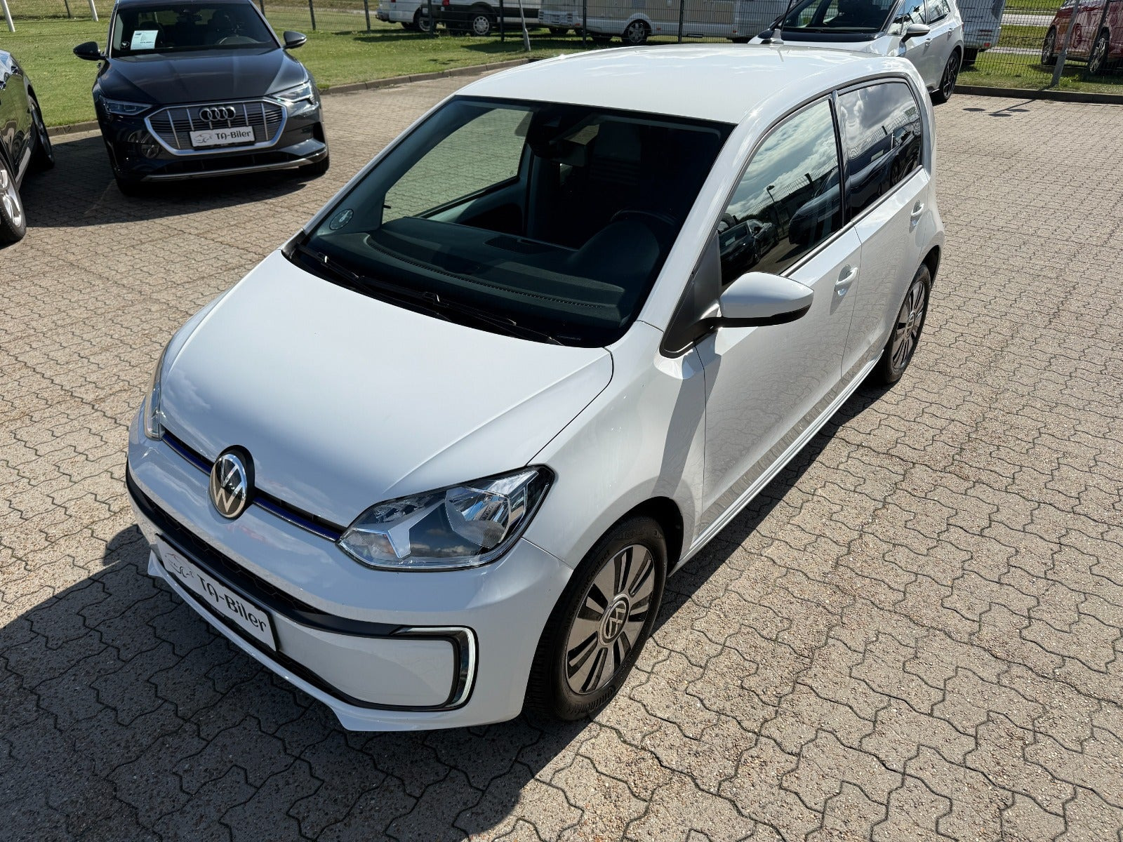 Hvid VW E-UP! fra 2021