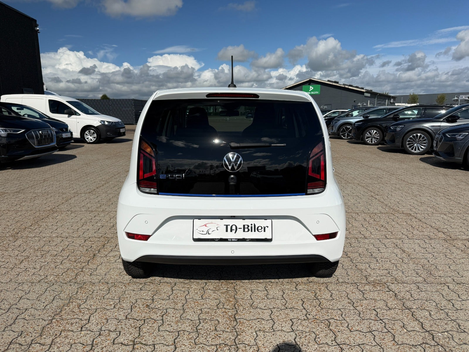 Hvid VW E-UP! fra 2021