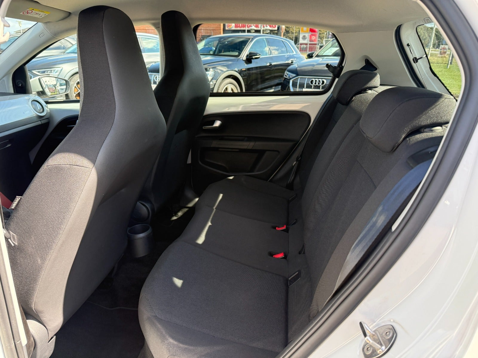 Hvid VW E-UP! fra 2021
