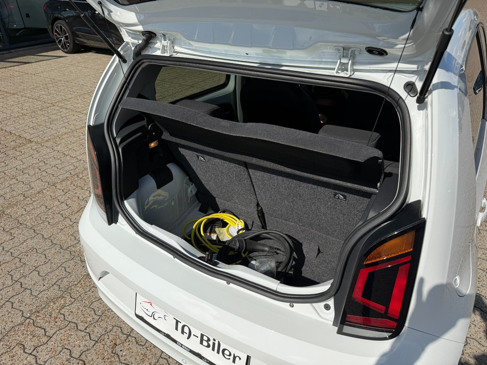 Hvid VW E-UP! fra 2021