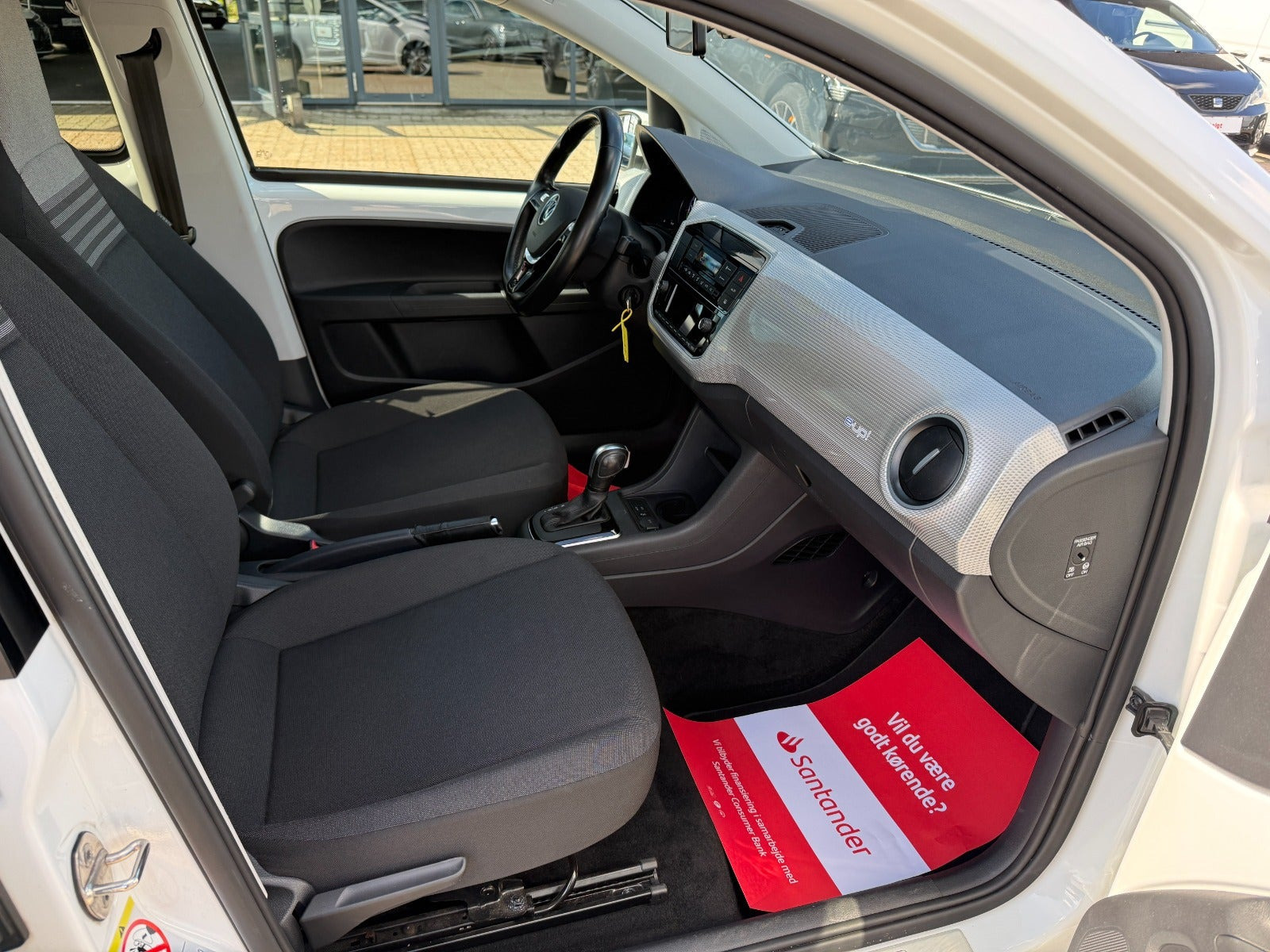 Hvid VW E-UP! fra 2021