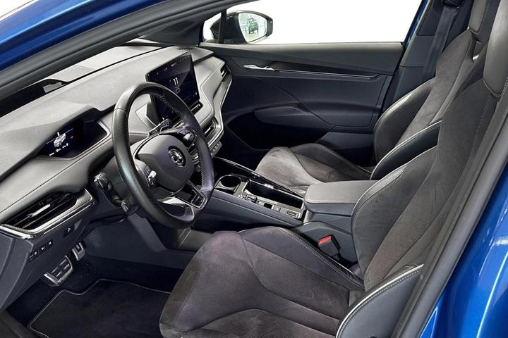 Blå Skoda Enyaq fra 2022