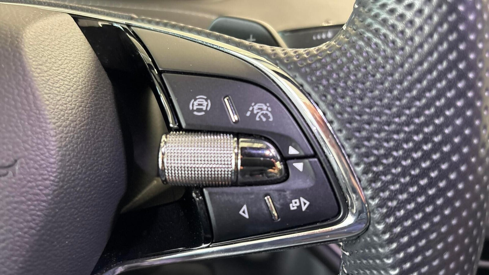 Blå Skoda Enyaq fra 2022